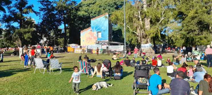 Vecinos celebraron el aniversario del barrio y manifestaron: “El Parque Saavedra no se toca”
