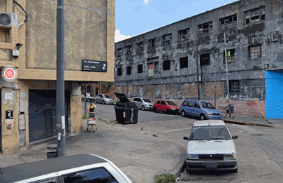 Choque entre un auto y un camión en el barrio porteño de Flores