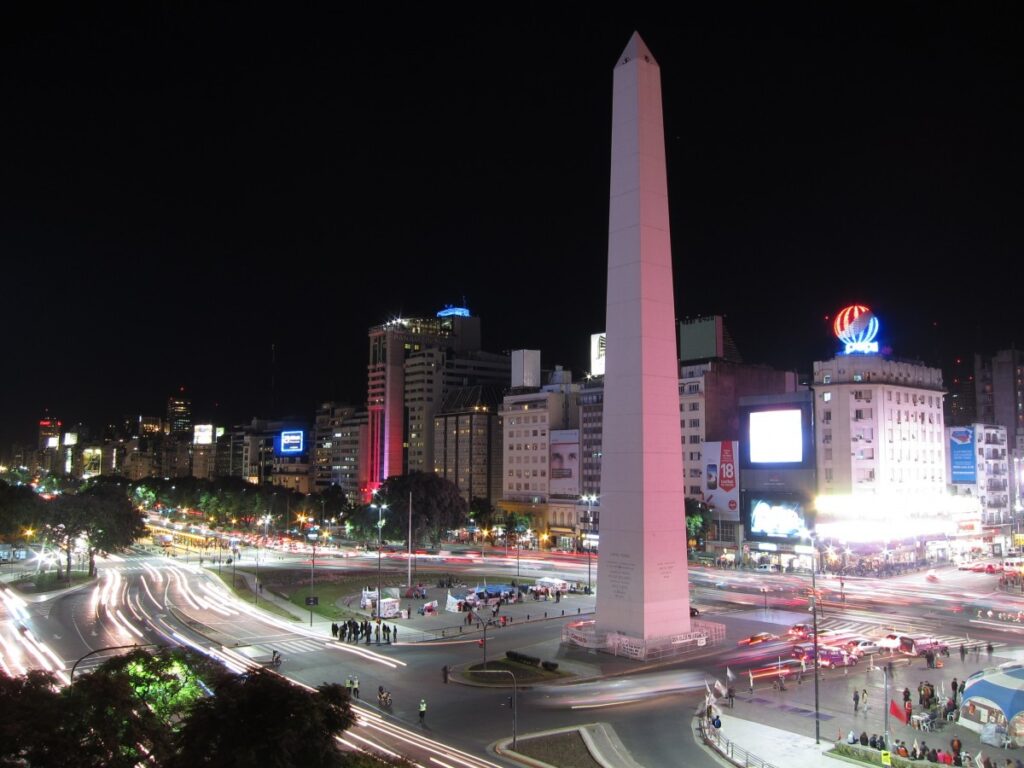Un grupo de vecinos subirá al Obelisco, que cumple 86 años