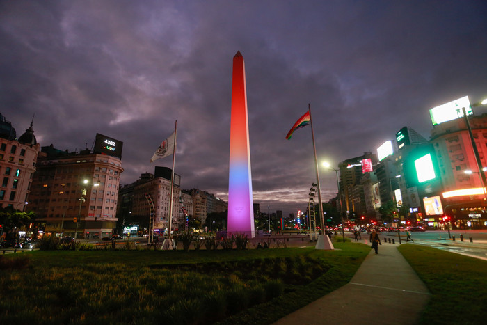 Día del Orgullo: Ciudad ilumina el Obelisco con los colores de la bandera LGBTIQ+