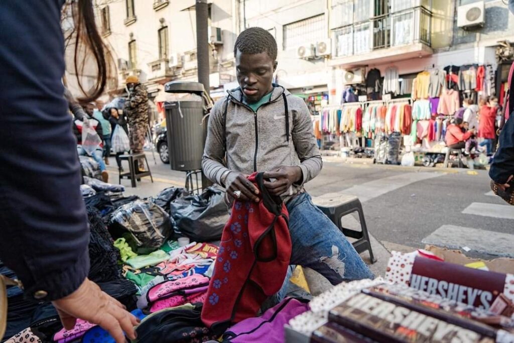 Vendedores Ambulantes Independientes De Once denuncian “una campaña que criminaliza a los laburantes de la calle”