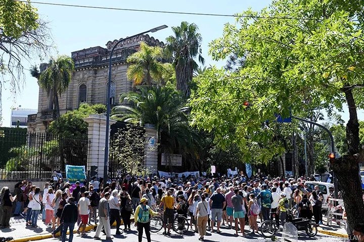 Villa Devoto: la comunidad educativa rechaza que el Palacio Ceci no pertenezca al Ministerio de Educación