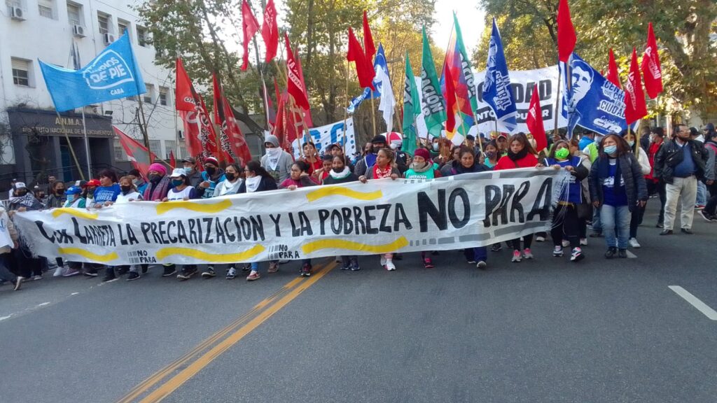 Movimientos sociales protestan en el centro porteño por “el derecho habitacional”