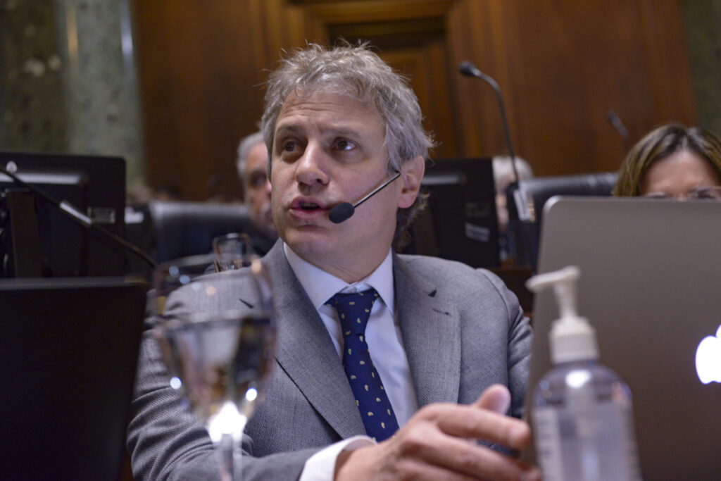 Felipe Miguel presentó su informe de gestión en la Legislatura Porteña
