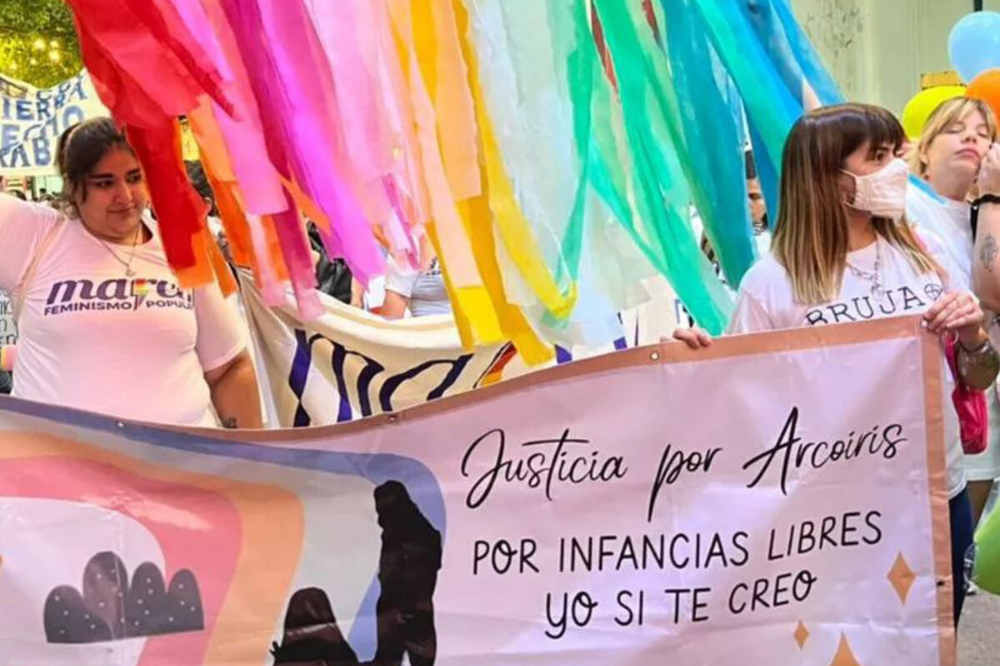 Ni Una Menos: conferencia en JJ Circuito Cultural bajo el lema “¡Arcoiris lejos de su abusador, ya!”