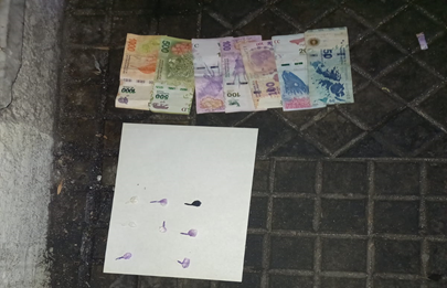 Caen dos dealers por comercializar cocaína en Flores