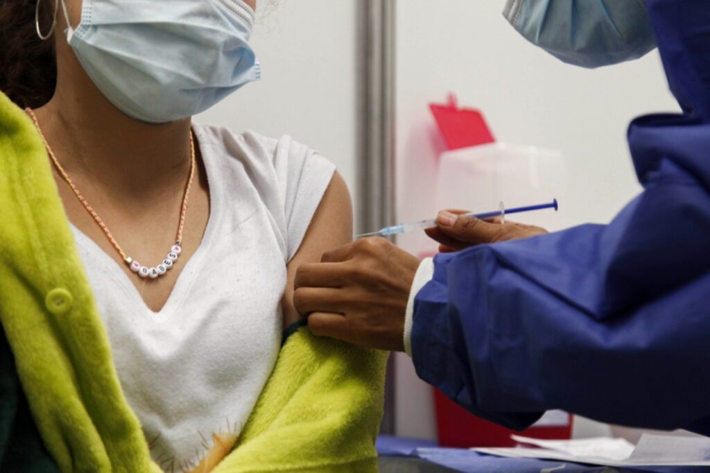 Coronavirus en CABA: Quirós dijo que “es muy probable que la cuarta dosis sea la última de este periodo”