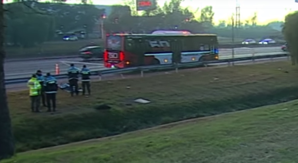 Policías de la Ciudad impidieron un robo a bordo de la Línea 60: una asaltante murió