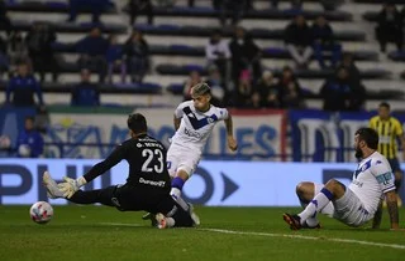 Buen triunfo de Vélez en Liniers