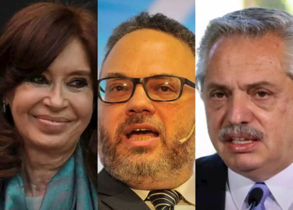 Alberto Fernández sacó la lapicera para un firme apoyo a Cristina.