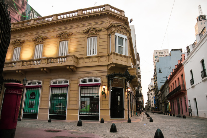 Gentrificación, ruidos y mesas por doquier: vecinos se unen contra las obras de renovación en el Casco Histórico