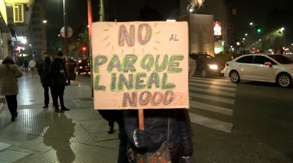 Vecinos de Caballito armaron una “caravana” por el barrio contra el parque lineal en Honorio Pueyrredón