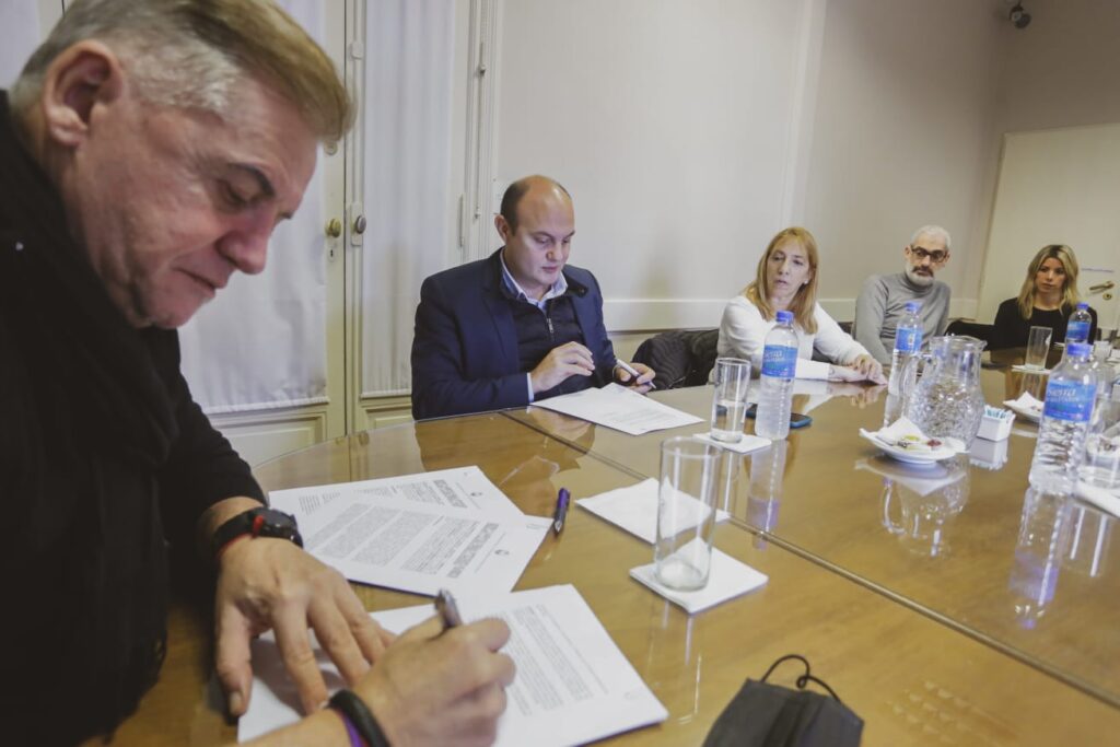 El gremio de tintoreros y el GCBA acuerdan acciones para combatir la informalidad en el sector