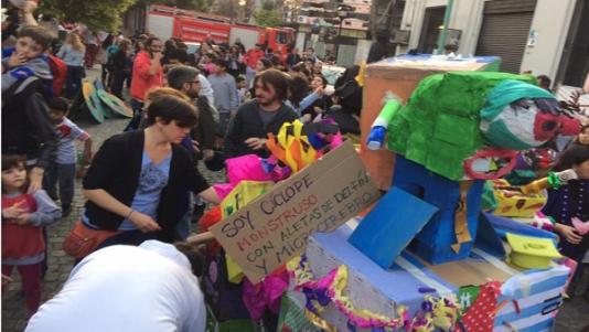 Vuelve la Quema del Muñeco: vecinos se reunieron a armarlos en el Parque de la Estación