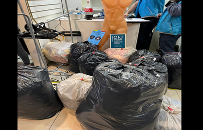 Operativo en locales que vendía ropa apócrifa en Flores