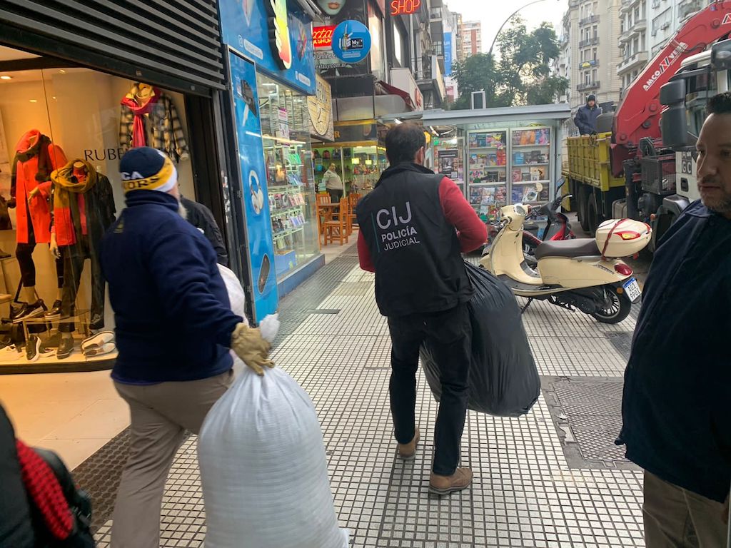 Secuestran más de 15.000 productos por unos 23 millones de pesos en distintos barrios porteños