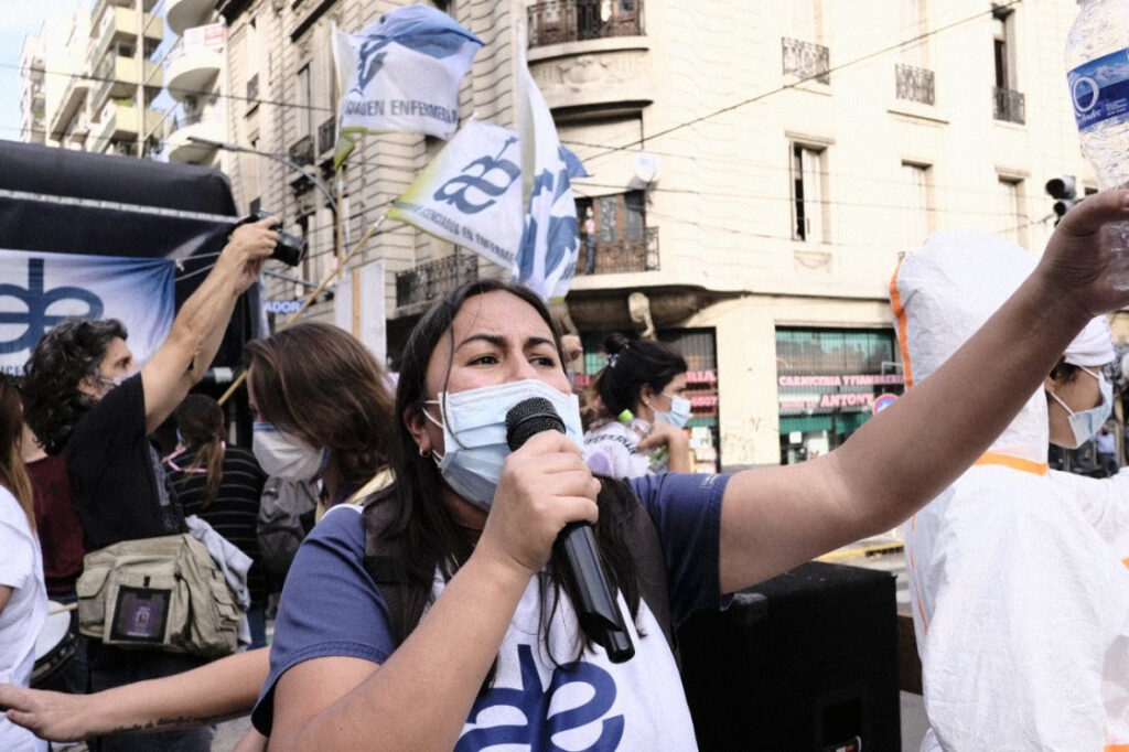 Enfermeros porteños, en estado de alerta ante despidos en hospitales de CABA