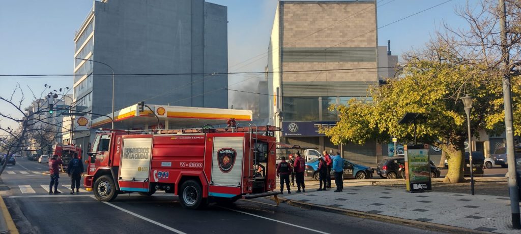 Incendio en la Shell de Balbin y Larralde