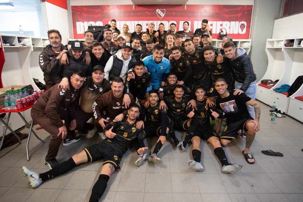 Platense goleó a Independiente en Avellaneda