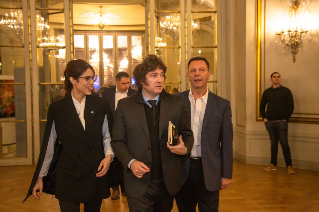 Con la presencia de Milei, libertarios debatieron en la Legislatura porteña sobre la baja de impuestos
