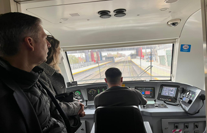 Delegación del Banco Mundial recorrió la obra de electrificación del Belgrano Sur