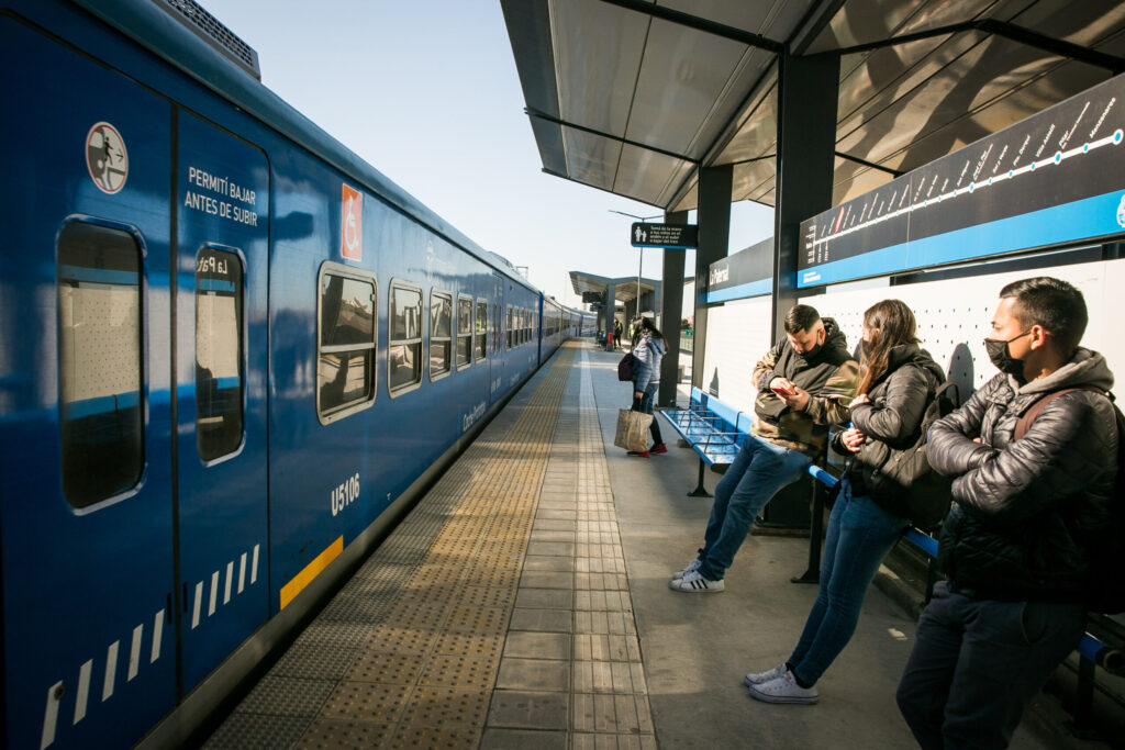 Abrió la estación elevada La Paternal del tren San Martín