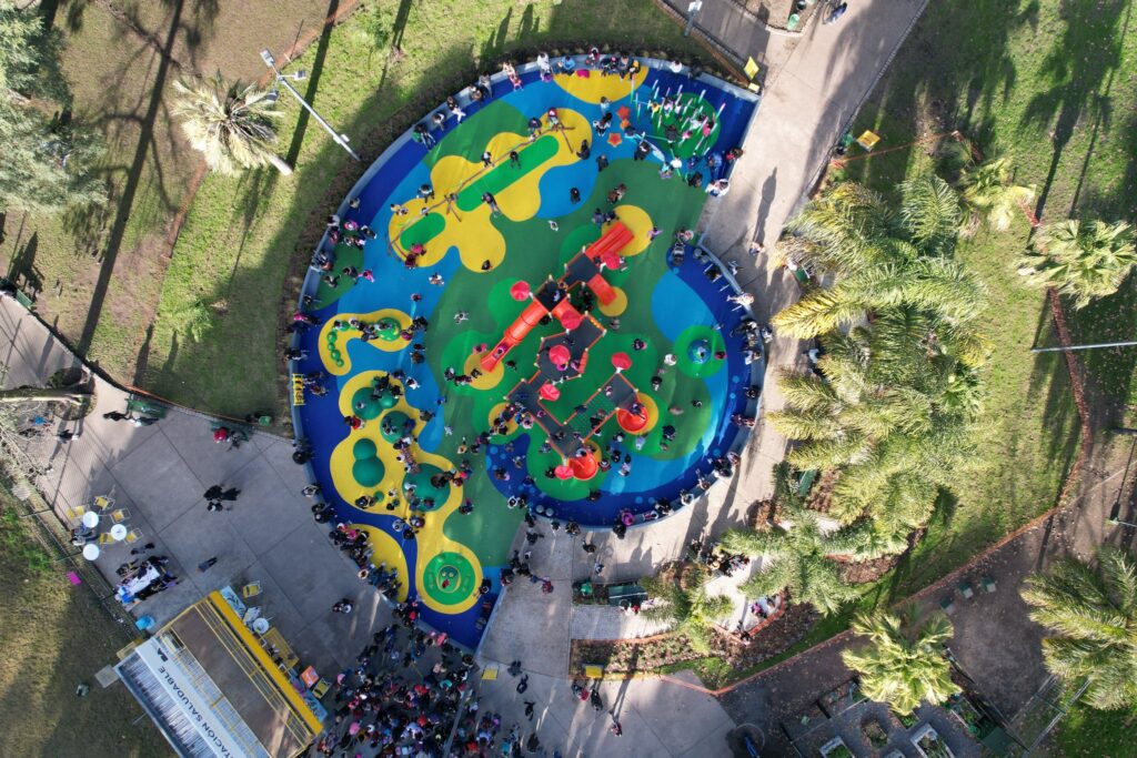 Caballito: reabrió el patio de juegos del Parque Centenario tras varias reformas y mejoras