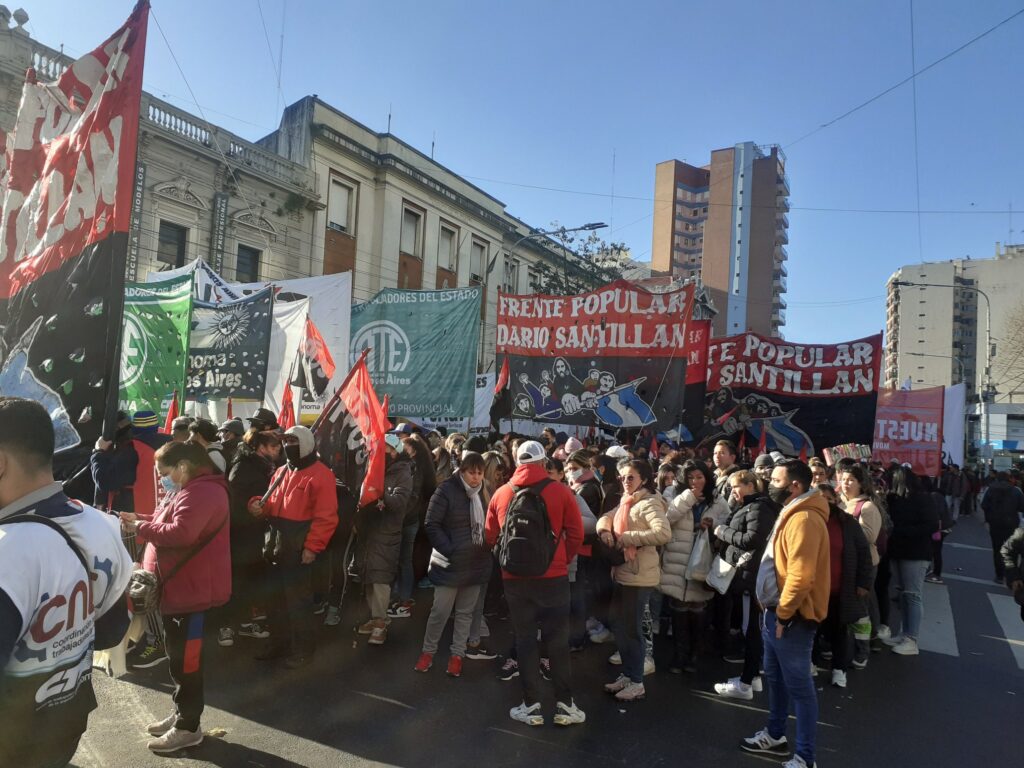 Marcha de movimientos sociales en Obelisco y accesos porteños por el Salario Básico Universal