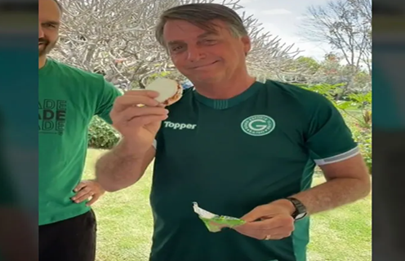 El día que Bolsonaro probó los alfajores más famosos de Mataderos