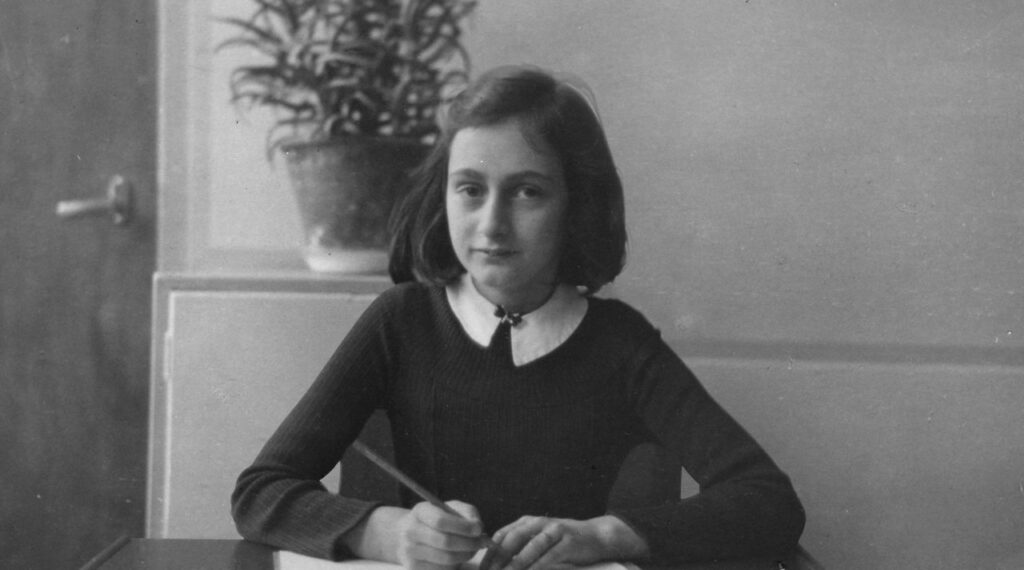 Impulsan la colocación de una estatua de Ana Frank en la plaza homónima de Belgrano