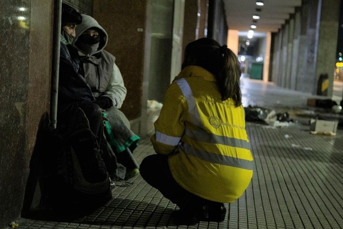Realizan un «Frazadazo» de Congreso al Obelisco por la muerte de gente en situación de calle