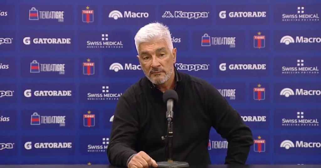 “Ni antes éramos fenómenos ni ahora somos un desastre”, evaluó el DT De Felippe