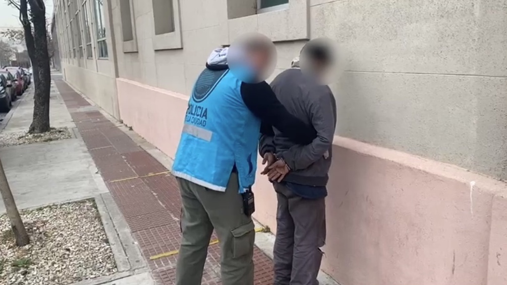 Capturaron en Parque Patricios a un prófugo que había abusado de la hija de su ex pareja