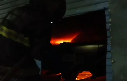 Incendio en una gomería de Flores