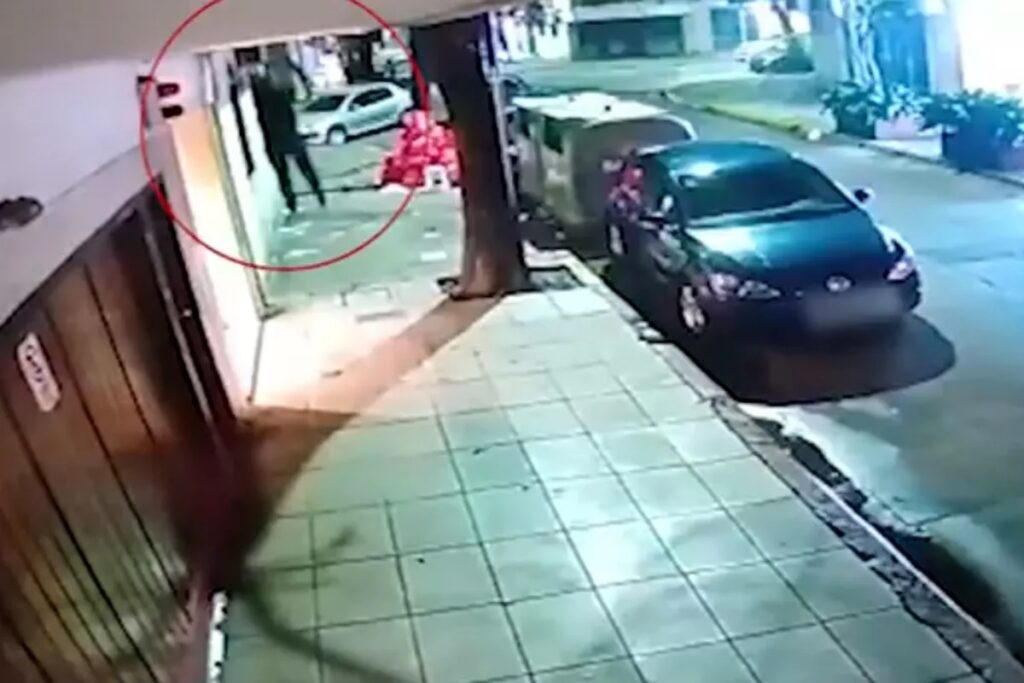 Palermo: tres detenidos por intentar robar un departamento al estilo “Hombre Araña”