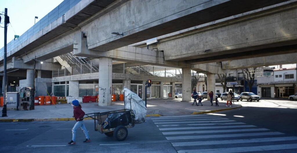 Reabre la estación elevada La Paternal y proyectan que a fin de año lo haga Villa Crespo