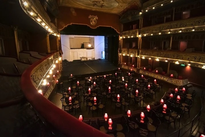 El Teatro Liceo cumple 150 años: puesta en valor y regreso de Piaf con Elena Roger