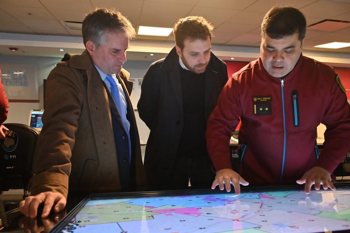 Emmanuel Ferrario visitó el complejo 911 de la Policía de la Ciudad