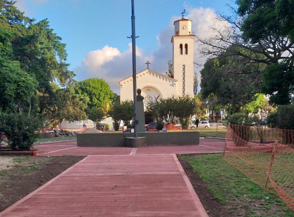 La Comuna 12 construyó nuevos caminos peatonales en la Plaza Solano Lima