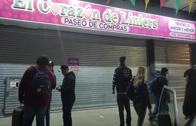 Allanamiento en paseo de compras de Liniers por falsificación de marcas