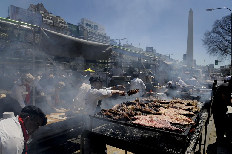 La Ciudad se prepara para el fin de semana largo con el Campeonato Federal del Asado, mercados y paseos gastronómicos