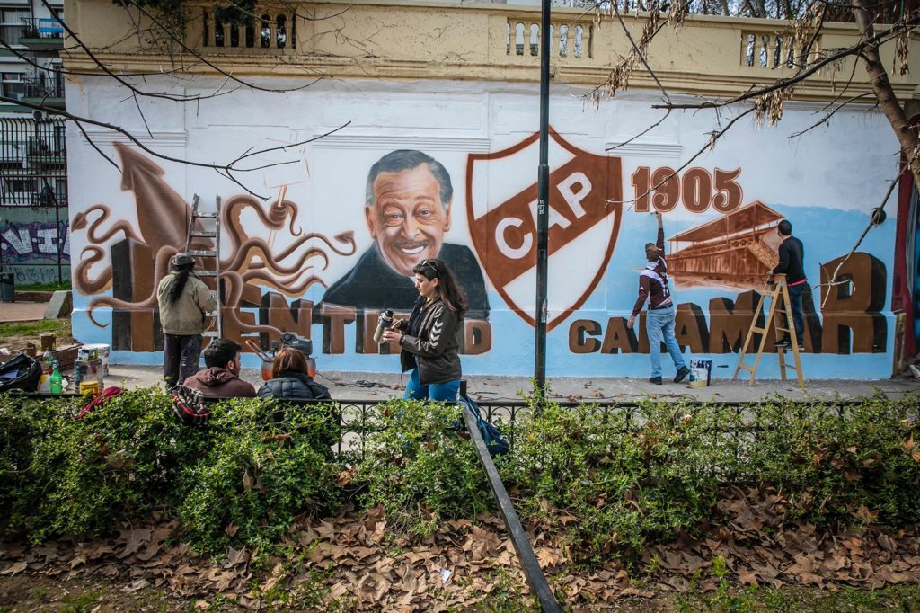Platense pintó un mural en torno al Poli por la vuelta a Pedraza y Crámer