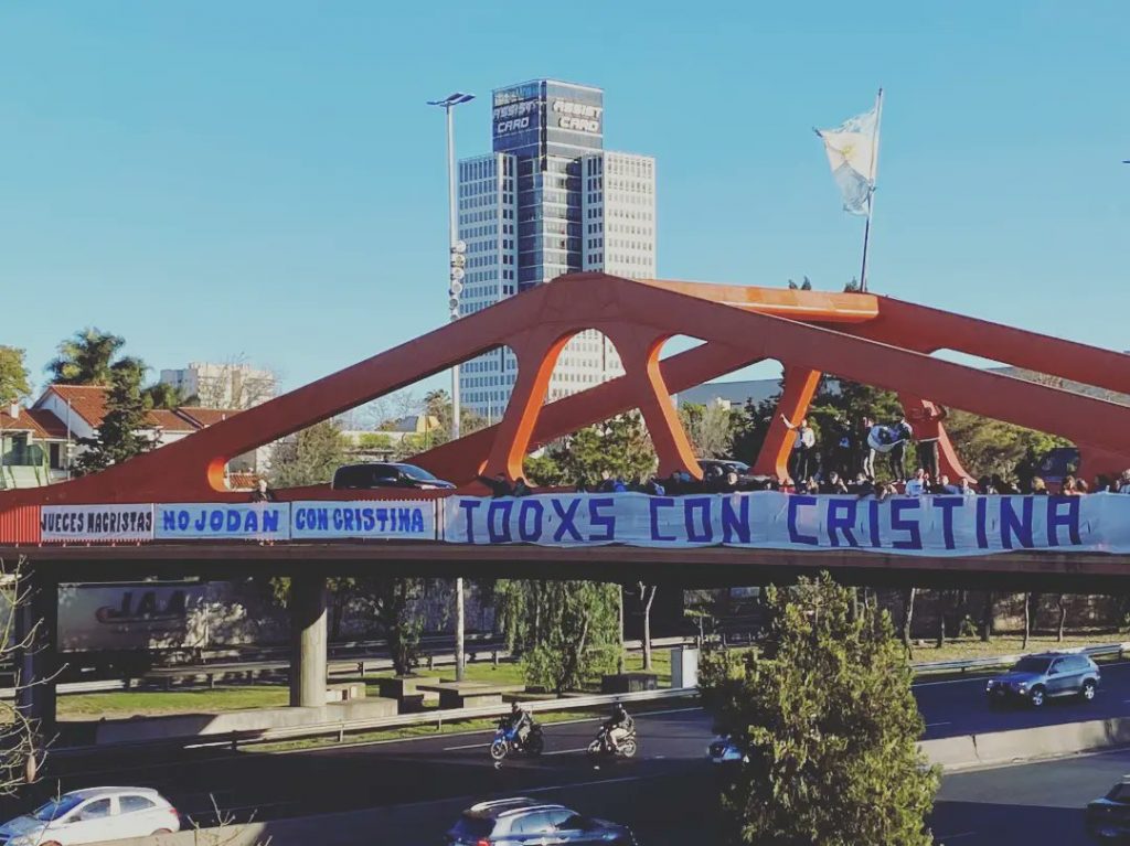 Simpatizantes de Cristina Kirchner se manifestaron en el puente de Superí y General Paz