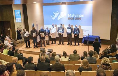 Homenaje a trabajadoras y trabajadores veteranos de la guerra de Malvinas del Garrahan