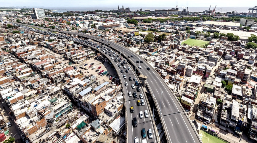 El 15% de los porteños vive en villas, según una encuesta popular