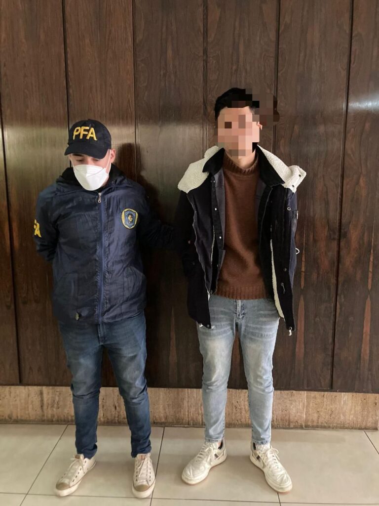 Detuvieron a un miembro de la mafia china acusado por extorsión que operaba desde una pescadería en Once
