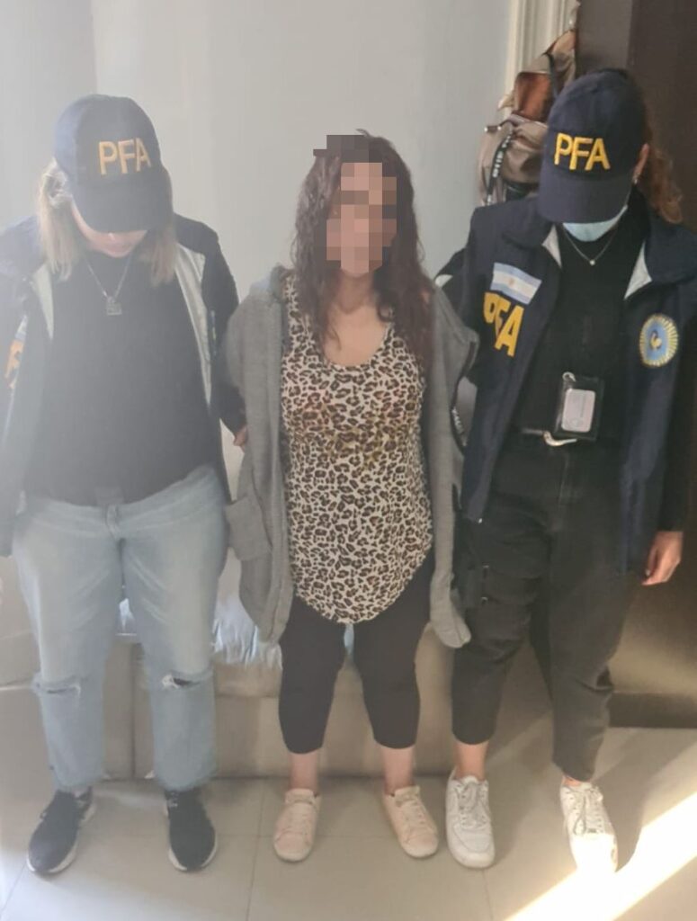 Detuvieron en el Hotel Egipto del Abasto a una mujer condenada por homicidio y prófuga de la Justicia colombiana