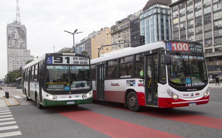 Unas 100 líneas de colectivo suspenden su servicio nocturno este jueves y paran el lunes