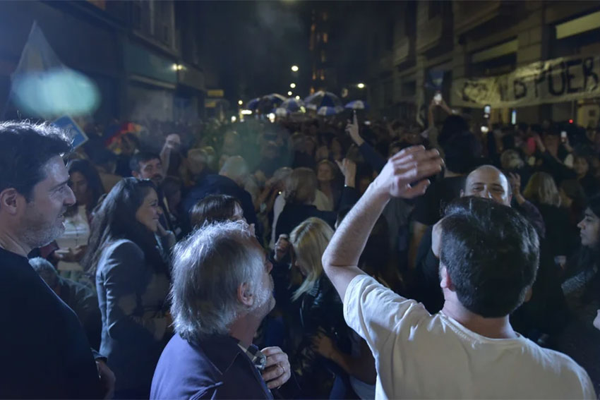 Cabildo abierto partidario de autoridades y referentes del PJ porteño en respaldo a la Vicepresidenta Cristina Fernández de Kirchner