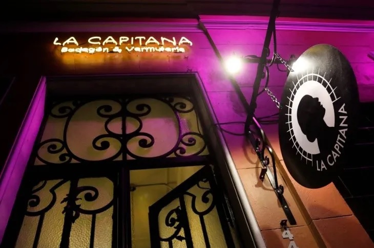 Almagro: abrió La Capitana en Guardia Vieja 4446, bodegón y vermutería en homenaje a Evita